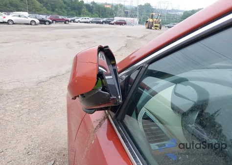 2015 Hyundai Santa Fe Sport 2.4L z USA, uszkodzony, nr VIN 5XYZUDLB4FG261117